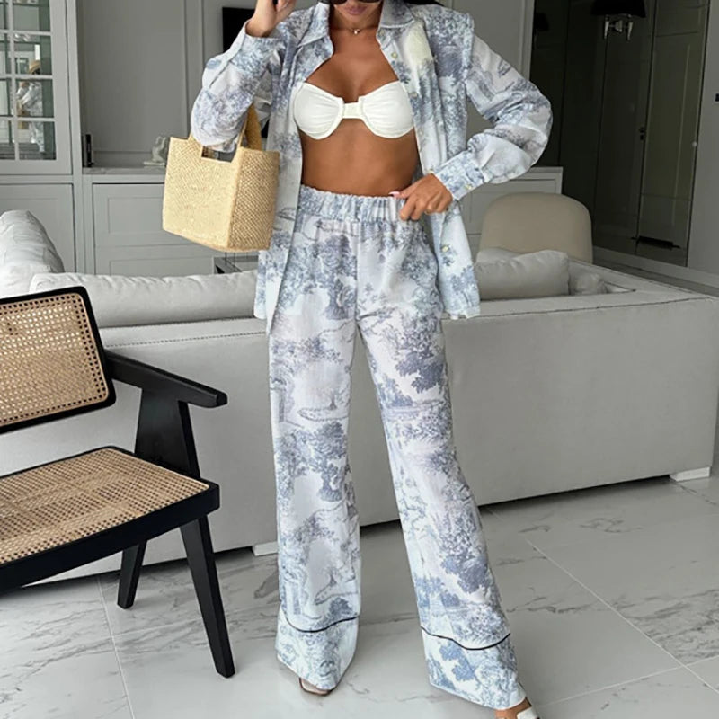 Conjunto casual de outono – blusa folgada e calça reta com cós elástico.