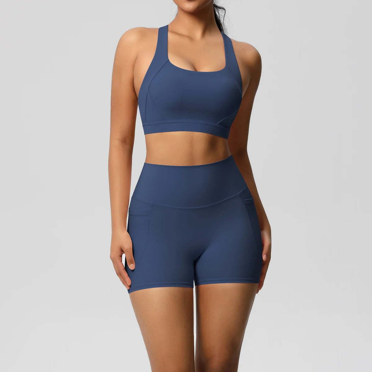 Conjunto Esportivo Feminino ActiveGrace – shorts, leggings e sutiã.