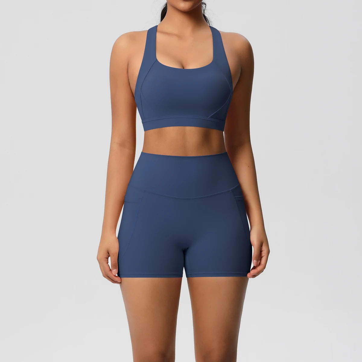 Conjunto Esportivo Feminino ActiveGrace – shorts, leggings e sutiã.
