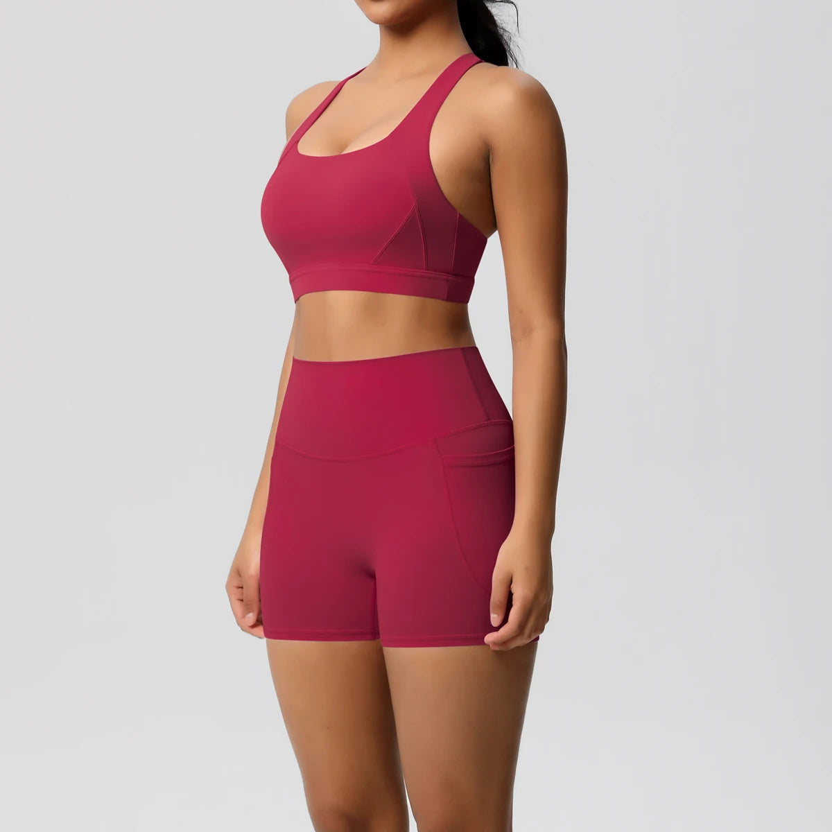 Conjunto Esportivo Feminino ActiveGrace – shorts, leggings e sutiã.