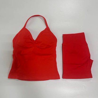 Conjunto de treino sem costura – Regata fitness feminina e shorts franzidos.