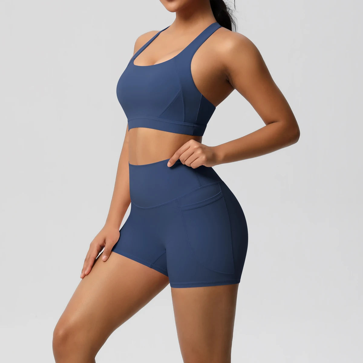 Conjunto Esportivo Feminino ActiveGrace – shorts, leggings e sutiã.
