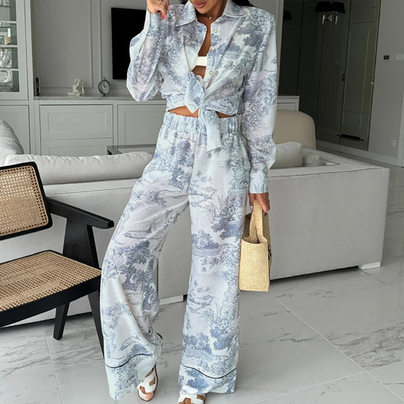 Conjunto casual de outono – blusa folgada e calça reta com cós elástico.